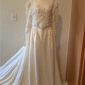 Vintage Lace Bridal Gown